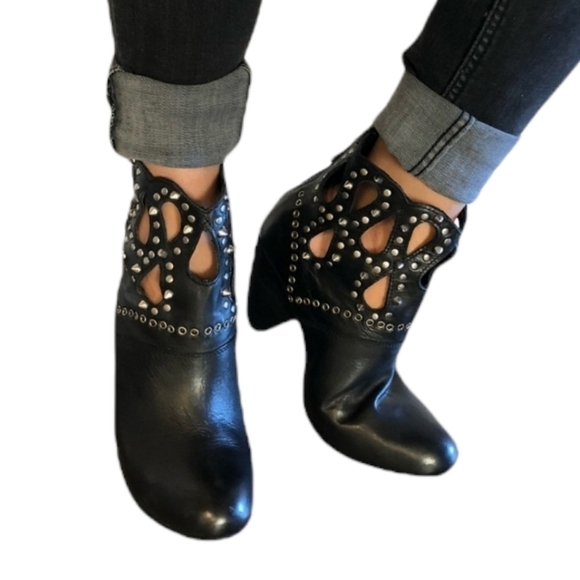J. Renee Studded Heeled Ankle Booties Black size 7.5 Cut-Out Detail Rock & Roll - Picture 2 of 12
